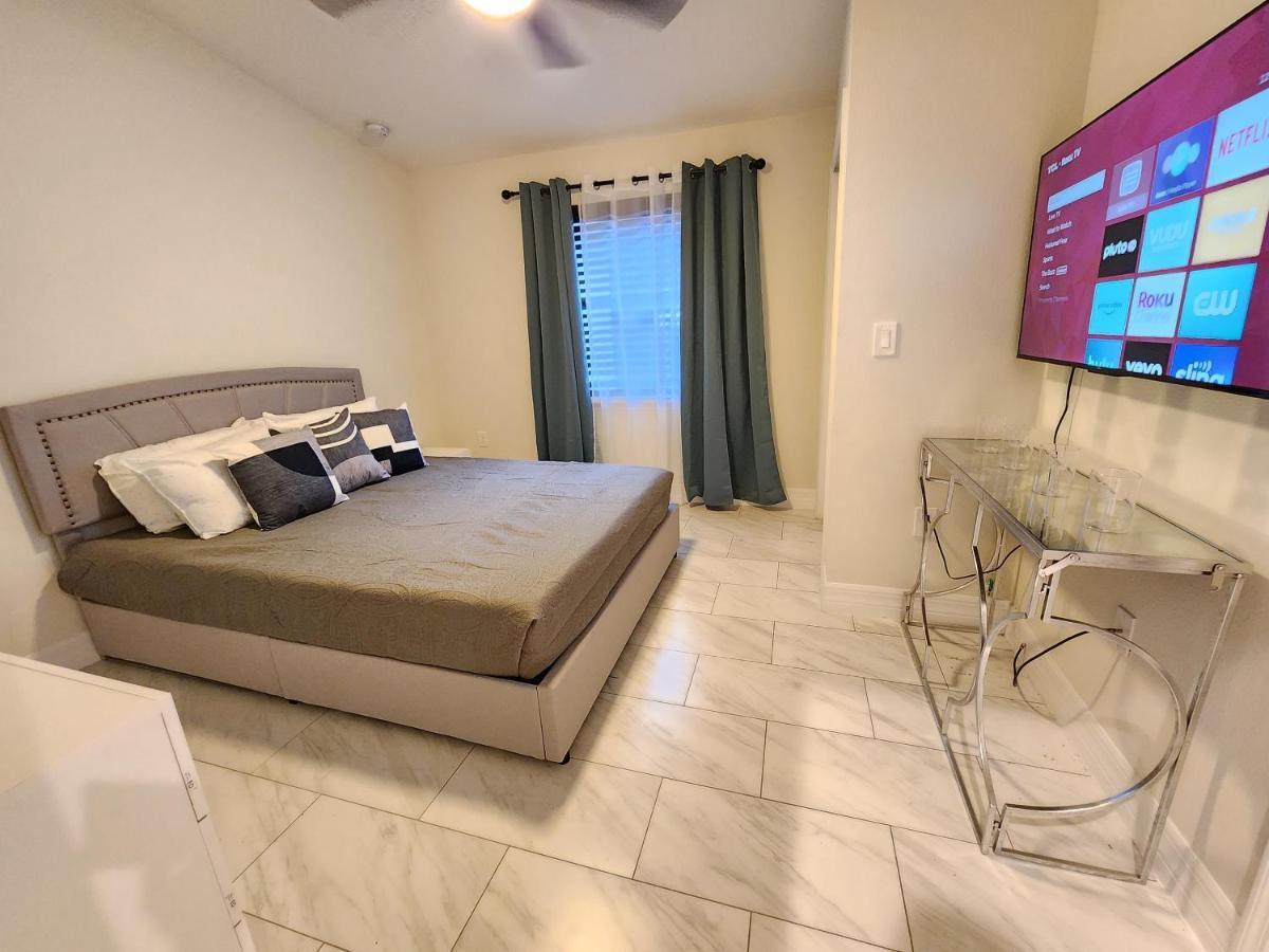 The Villa Orlando@College Park. Sleeps16 エクステリア 写真