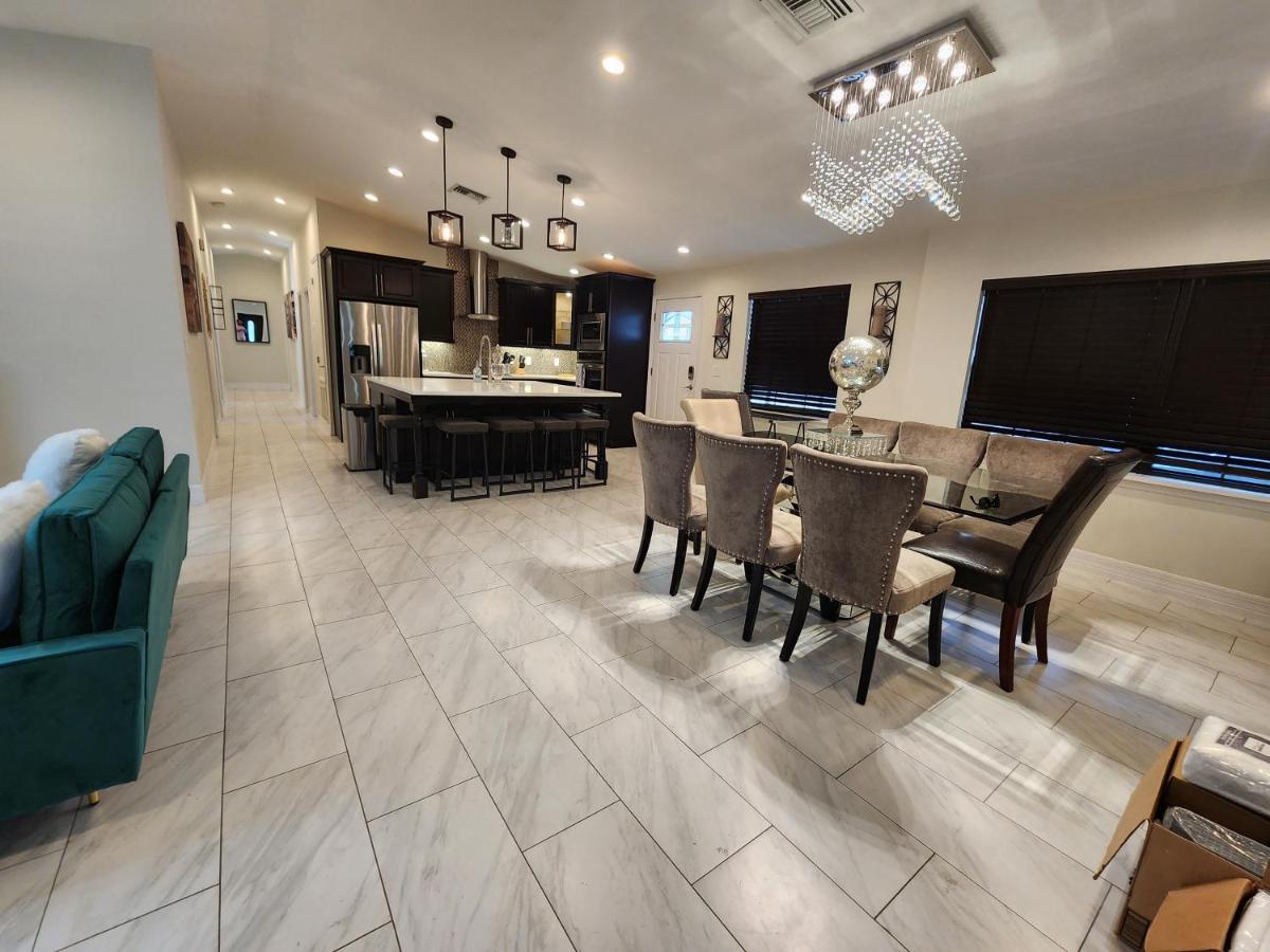 The Villa Orlando@College Park. Sleeps16 エクステリア 写真