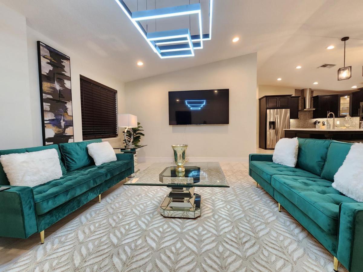 The Villa Orlando@College Park. Sleeps16 エクステリア 写真
