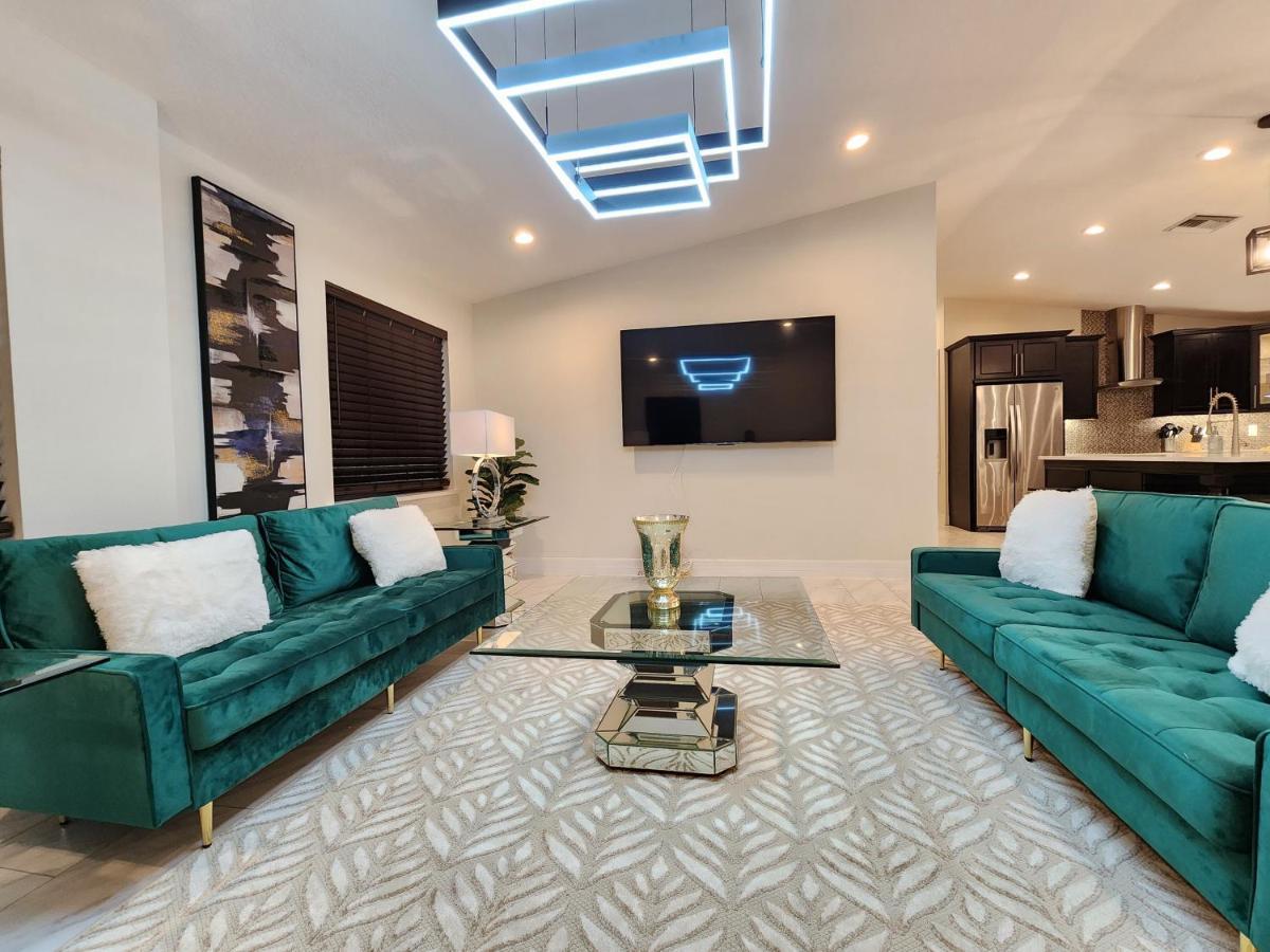 The Villa Orlando@College Park. Sleeps16 エクステリア 写真