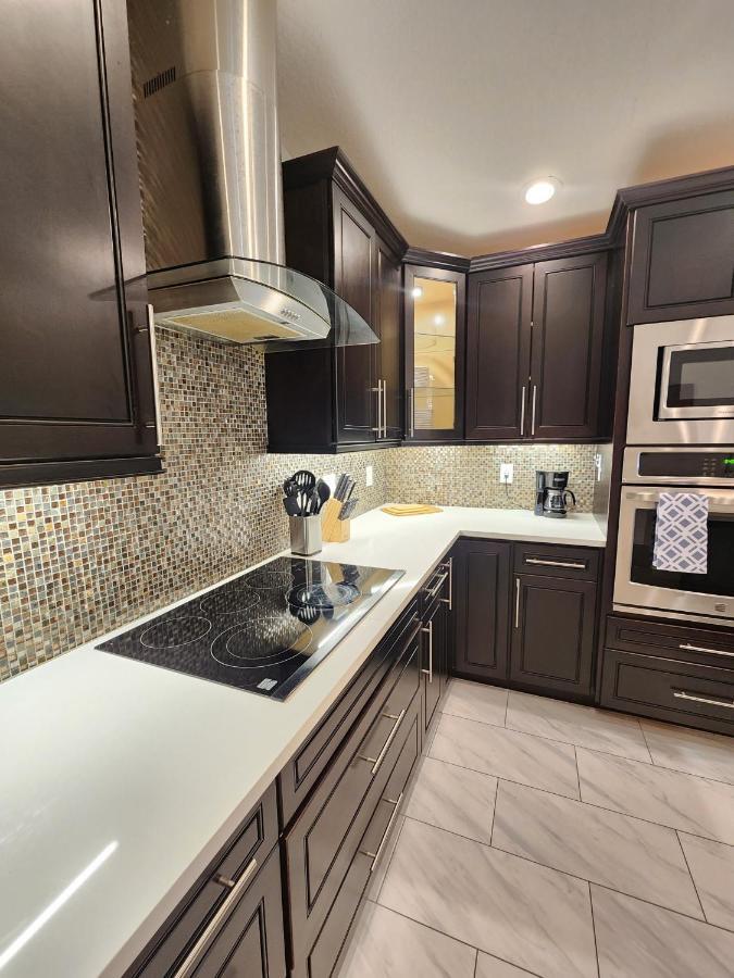 The Villa Orlando@College Park. Sleeps16 エクステリア 写真