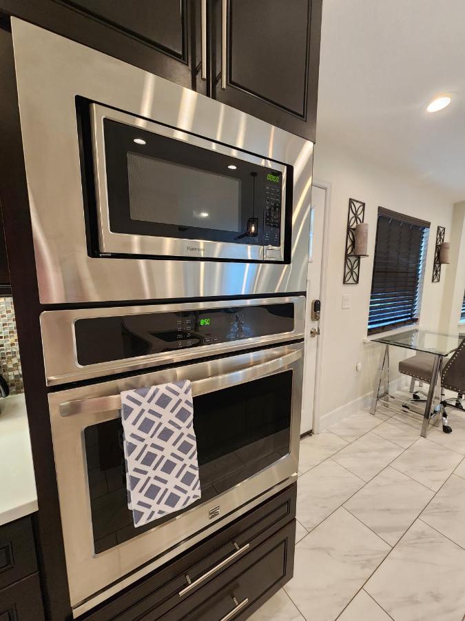 The Villa Orlando@College Park. Sleeps16 エクステリア 写真
