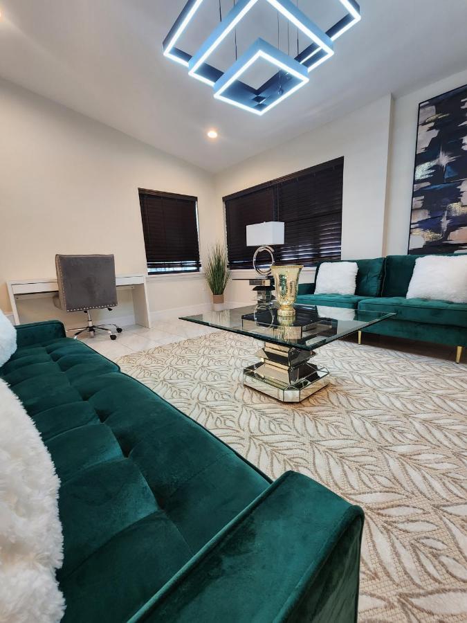 The Villa Orlando@College Park. Sleeps16 エクステリア 写真