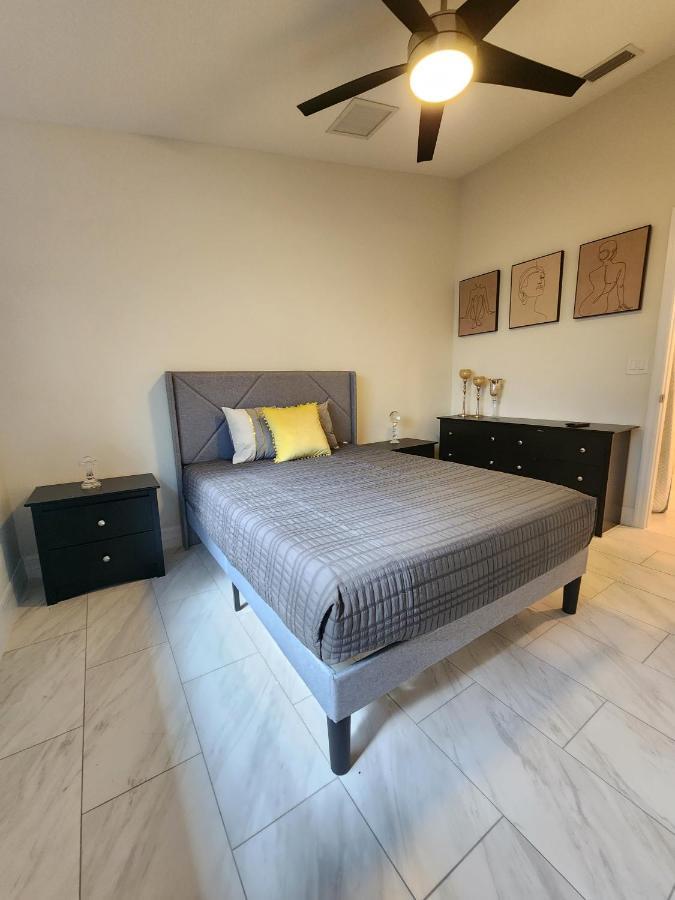The Villa Orlando@College Park. Sleeps16 エクステリア 写真