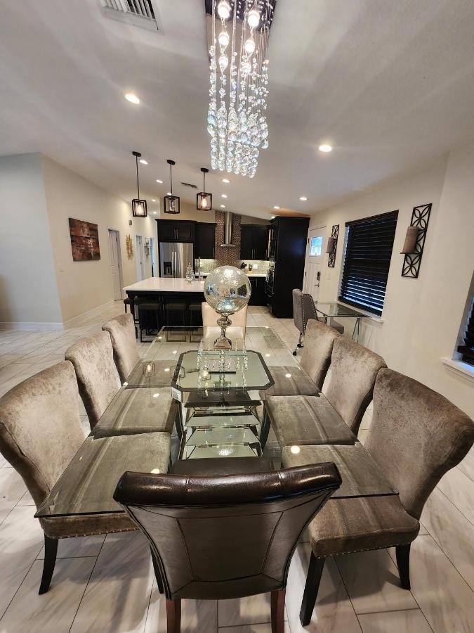 The Villa Orlando@College Park. Sleeps16 エクステリア 写真