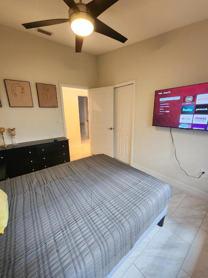 The Villa Orlando@College Park. Sleeps16 エクステリア 写真